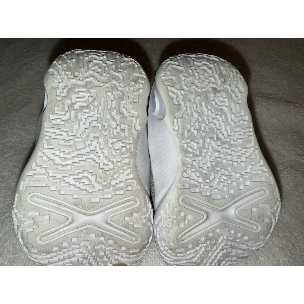 NIKE‎ - Sz 3 White Silver Toddler Team Hustle D 10 Baby Sneakers